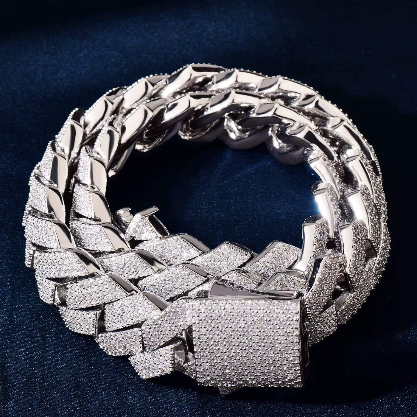 Collana Cuban Sharp