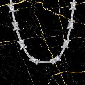 Apri immagine nella presentazione, Collana Filo Spinato
